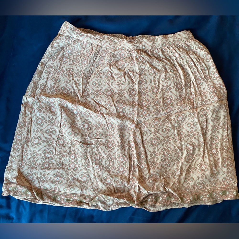 Skirt with geometrical print